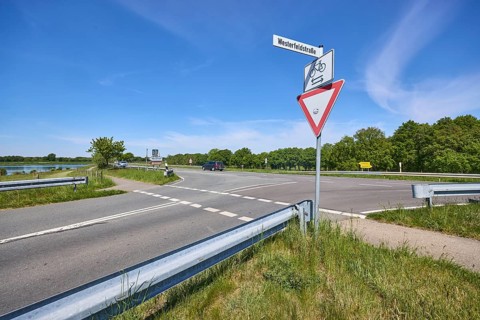 Landscape, roads, footpath and cycle path, crash barrier, traffic signs, give way, additional sign