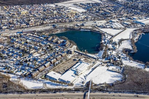 Aerial view, housing estate at Großenbaumer See, Freibad Großenbaum, real supermarket, Huckingen,