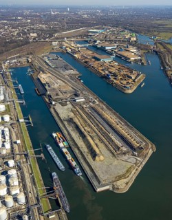 Aerial view, Duisburg harbour, coal island, Duisport, Rhine-Herne Canal, Ruhr, Ruhrort, Duisburg,