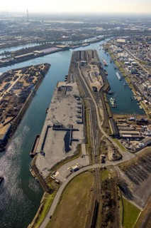 Aerial view, Duisburg harbour, coal island, Duisport, Rhine-Herne Canal, Ruhr, Ruhrort, Duisburg,