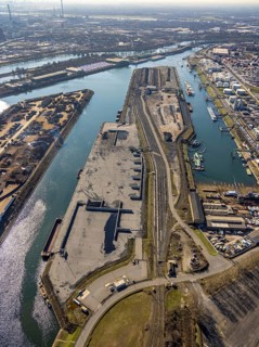 Aerial view, Duisburg harbour, coal island, Duisport, Rhine-Herne Canal, Ruhr, Ruhrort, Duisburg,