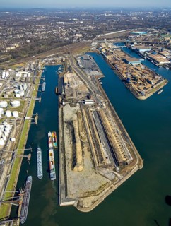 Aerial view, Duisburg harbour, coal island, Duisport, Rhine-Herne Canal, Ruhr, Ruhrort, Duisburg,