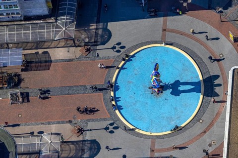 Aerial view, sculpture Lifesaver in the pedestrian zone Königstraße, Altstadt, Duisburg, Ruhr area,
