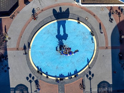 Aerial view, sculpture Lifesaver in the pedestrian zone Königstraße, Altstadt, Duisburg, Ruhr area,