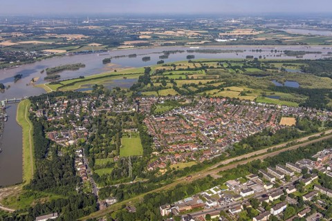 Aerial view, flood river Rhine, flooding Rheinaue Walsum, Nordhafen Walsum, Alt-Walsum, Duisburg,