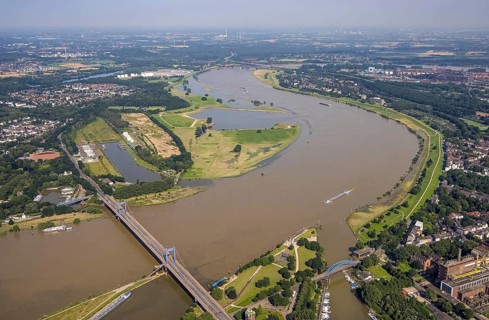 Aerial photograph, flood river Rhine, Rhine meadows near Duisburg Homberg, Ruhr estuary into the