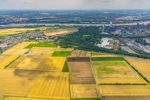 Aerial view, meadows and fields in Mündelheim, Duisburg, Ruhr area, North Rhine-Westphalia,