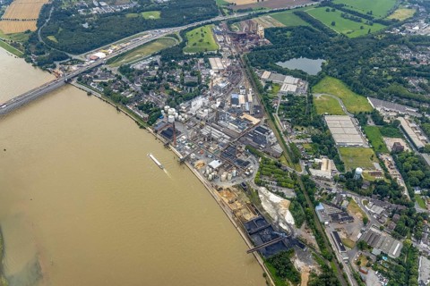 Aerial view, Rheinufer Essenberg, commercial area Duisburger Straße, coal storage on the river