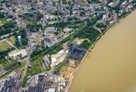 Aerial view, Rheinufer Essenberg, commercial area Duisburger Straße, coal storage on the river