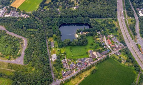 Aerial view, housing estate and lake on Kastellstraße, Grafschafter Straße, Bärl, Duisburg, Ruhr