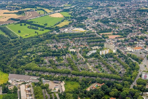 Aerial view, residential park Hochheide, Die Weißen Riesen, Hochheide, Duisburg, Ruhr area, North