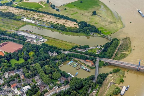 Aerial view, Rheinpreußenhafen, fire and rescue station 5 Homberg, lift bridge Dammstraße, Ruhrort,