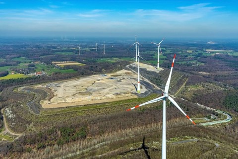 Aerial view, construction site, Halde Lohberg Norderweiterung, wind turbines, Bruckhausen, Hünxe,