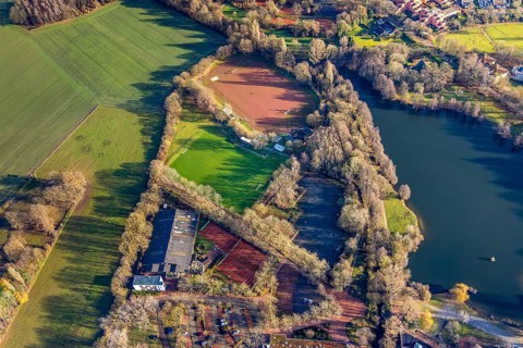 Aerial view of Barkenbergsee with sports field of SuS Grün Weiß Barkenberg and Tennis Park Wulfen