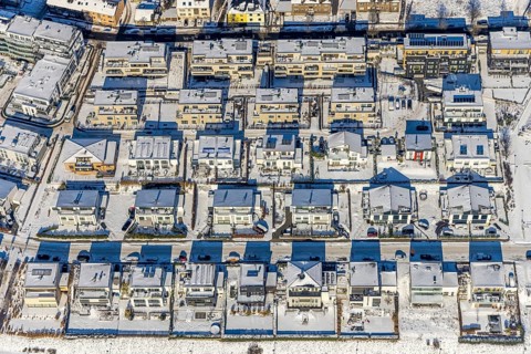 Aerial view, snow-covered residential buildings at Phoenix Lake, Hörde, Dortmund, Ruhr area, North
