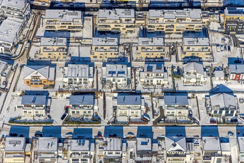 Aerial view, snow-covered residential buildings at Phoenix Lake, Hörde, Dortmund, Ruhr area, North
