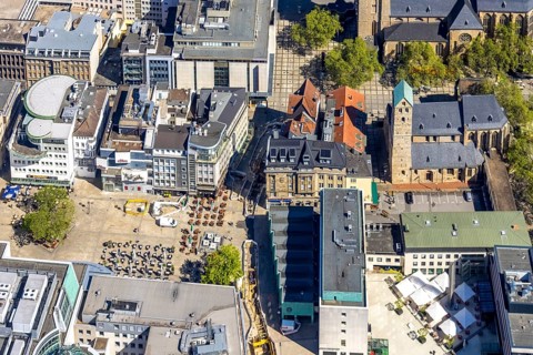 Aerial view, outdoor catering Alter Markt with brass fountain, Evang. Stadtkirche St Marien,