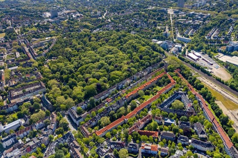 Aerial view, residential area Von-der-Goltz-Straße and Düsseldorfer Straße with red roofs, wooded