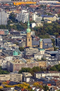 City centre view with Ev. Stadtkirche St Marien and St. Reinoldikirche in the district City in