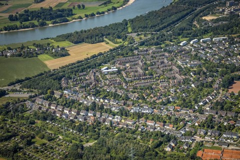 Aerial view, Otto-cock-Siedlung with a canal in the Wersten district of Düsseldorf, Rhineland,