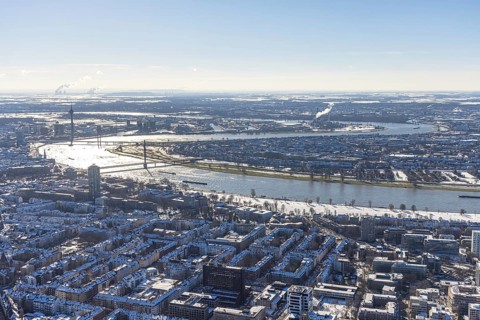 Aerial view, river Rhine with Oberkasseler Brücke, Rheinkniebrücke and Rheinturm, Altstadt,