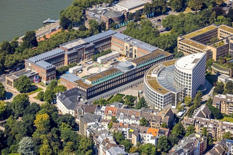 Aerial view, courtyard of honour with art museum and art palace as well as semicircular ministry