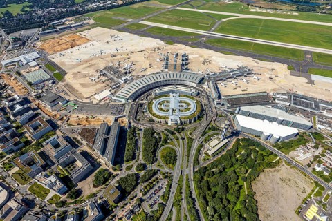 Aerial photograph, Düsseldorf Airport in the Lohausen district of Düsseldorf, Rhineland, North