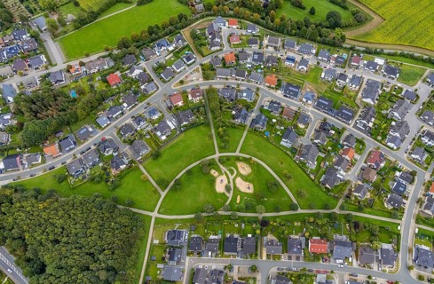 Aerial view, housing estate with playground on Frankfurter Straße in Breckerfeld, Sauerland, North