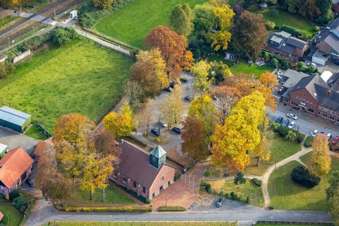 Aerial view, St. Mary's Assumption Church and Berger Inn at Beck Castle in the Kirchhellen-Nord-Ost