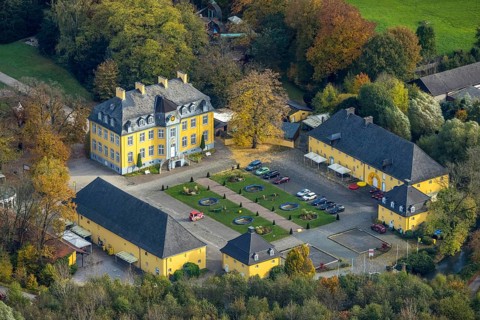 Aerial view, amusement park Schloss Beck with fairground rides in the district Kirchhellen-Nord-Ost