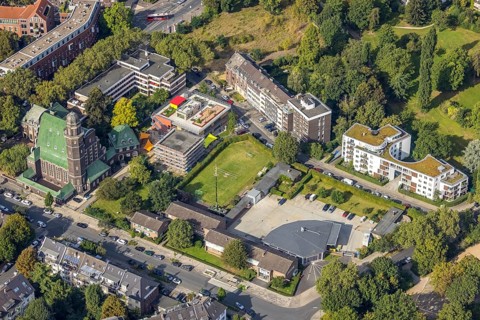 Aerial view, Auferstehungskirche, evang. Kindergarten Wettiner Straße as well as fire station 2