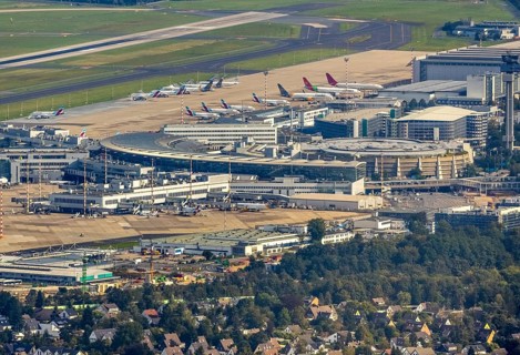 Aerial photograph, Düsseldorf Airport in the Lohausen district of Düsseldorf, Rhineland, North