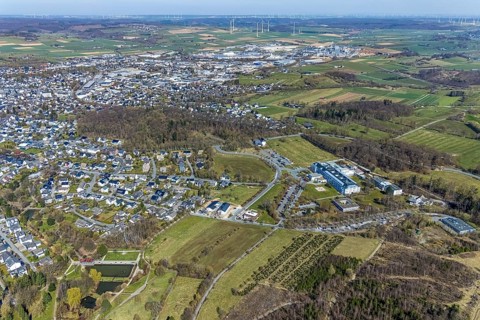 Aerial view, local view, Maria-Hilf Municipal Hospital, Egger Holzwerkstoffe Brilon, Brilon,