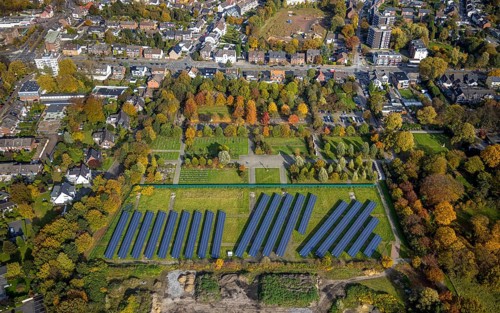 Aerial view, Solarpark Am Quellenbusch am Westfriedhof am Stadtteil Süd-West in Bottrop, Ruhr area,