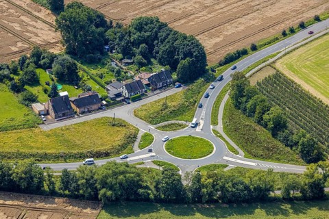 Aerial view, new roundabout for the development of the L821n road at Lünener Straße in Oberaden,