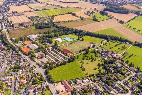 Aerial view, outdoor swimming pool and wave pool Weddinghofen in the leisure centre Im Häupen in