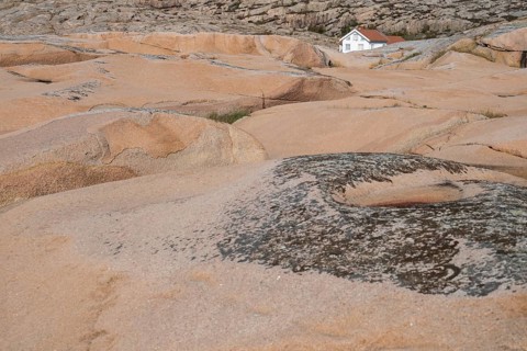 White house, rocky coast, Bohus granite, Ramsvik, Ramsviklandet nature reserve, Bohuslän,