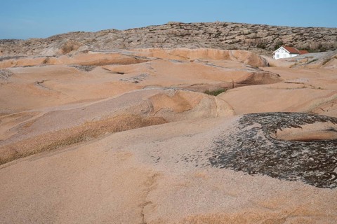 White house, rocky coast, Bohus granite, Ramsvik, Ramsviklandet nature reserve, Bohuslän,