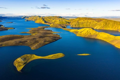 Lake Langisjor in the Icelandic highlands, Vatnajökull National Park, Iceland