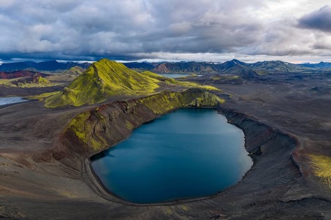 Crater lake Hnausapollur or Bláhylur, Landmannalaugar, Fjallabak Nature Reserve, Icelandic