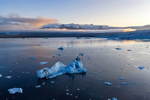 Icebergs in glacier lagoon, Vatnajökull glacier, Vatnajökull National Park, South Iceland, Iceland