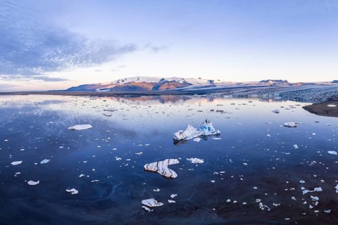 Icebergs in glacier lagoon, Vatnajökull glacier, Vatnajökull National Park, South Iceland, Iceland