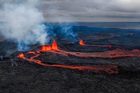 Volcanic eruption, Sundhnúkur crater chain, near Grindavik, Reykjanes Peninsula, Southwest Iceland,