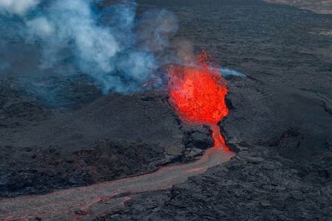 Volcanic eruption, Sundhnúkur crater chain, near Grindavik, Reykjanes Peninsula, Southwest Iceland,