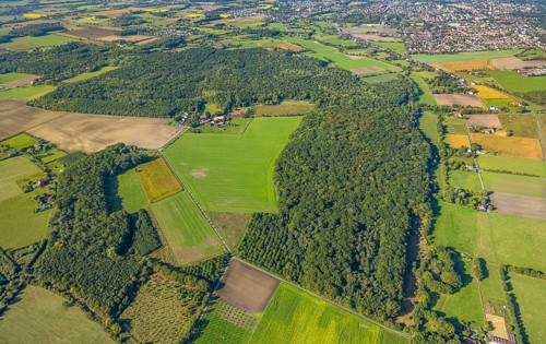 Aerial view, forest area Geithewald, restaurant Schulte-Geithe with tennis courts Tennisclub Geithe