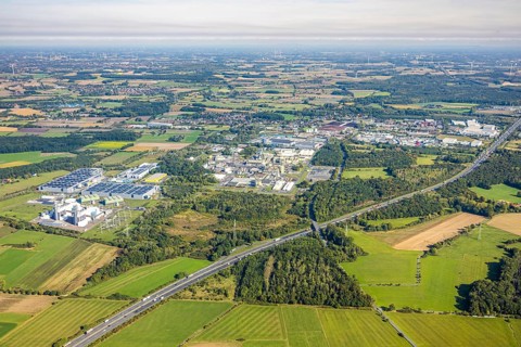 Aerial view, motorway A2 and rest area Im Großen Klei with forest, industrial area Trianelstraße,