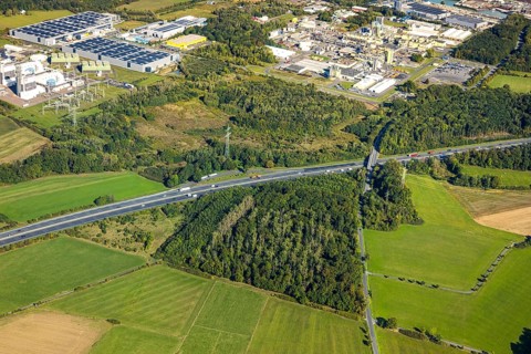Aerial view, motorway A2 and rest area Im Großen Klei with forest, industrial area Frielinghauser