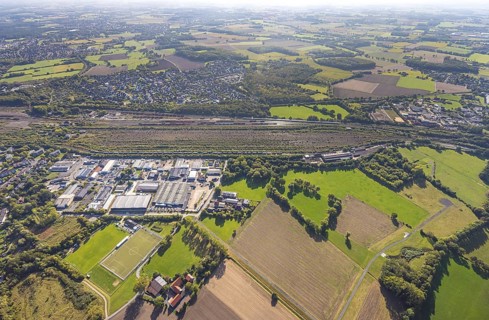 Aerial view, marshalling yard Hamm, industrial area Schieferstraße and residential area district