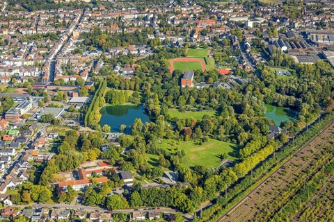 Aerial view, Friedrich-Ebert-Park with lake, Elisabeth-Lüders-Berufskolleg with sports field