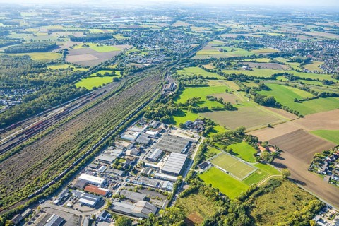 Aerial view, marshalling yard Hamm, industrial area Schieferstraße and view to the residential area